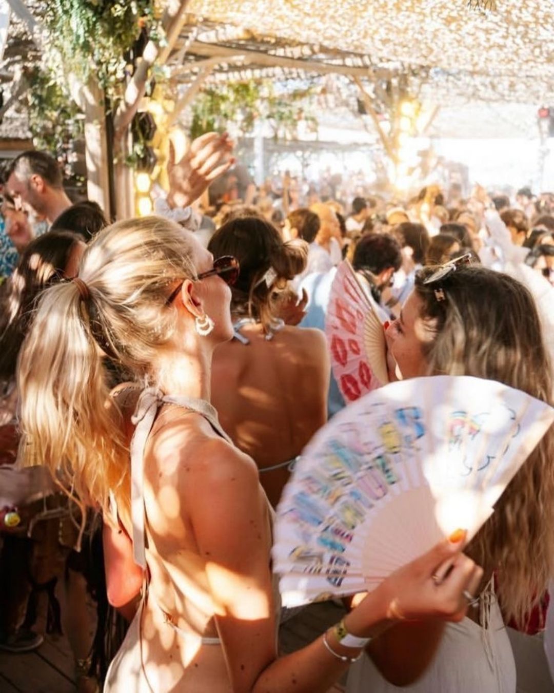 250 Singles auf der Day Party